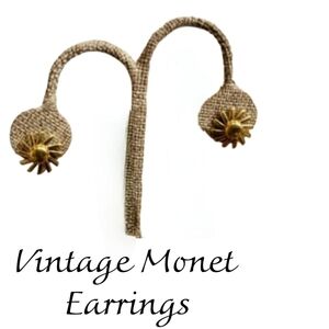 TRUE Vintage MONET GOLD  Clip on earrings.